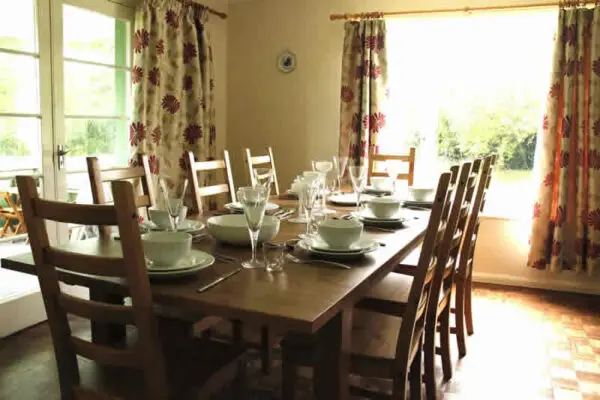 briar-patch-and-caravan-cornwall-04 dining table