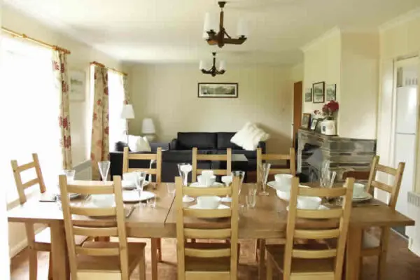 briar-patch-and-caravan-cornwall-07 living area dining table