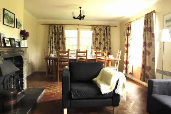 briar-patch-and-caravan-cornwall-08 living area seating