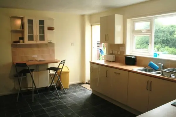 briar-patch-and-caravan-cornwall-02 kitchen